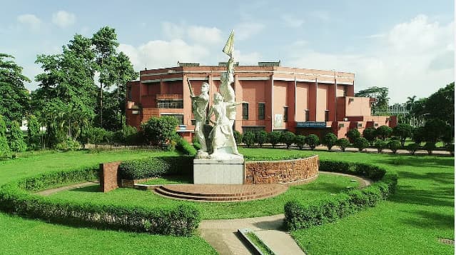 বাংলাদেশ কৃষি বিশ্ববিদ্যালয়ে সংঘর্ষে জড়িত চার হলের ৪২ শিক্ষার্থীকে শোকজ