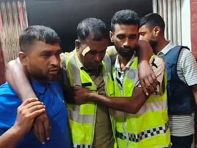 ভালুকায় মাদক মামলার আসামিকে ধরতে গিয়ে হামলার শিকার হয়েছেন পুলিশের দুই সদস্য