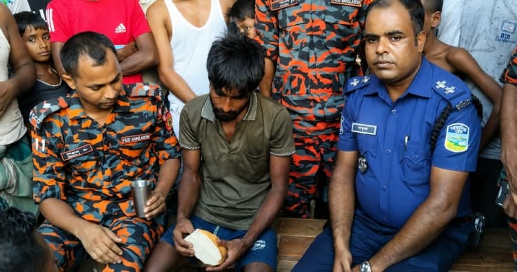 ভালুকায় ২০০ ফুট উঁচু বিদ্যুতের টাওয়ারে যুবক