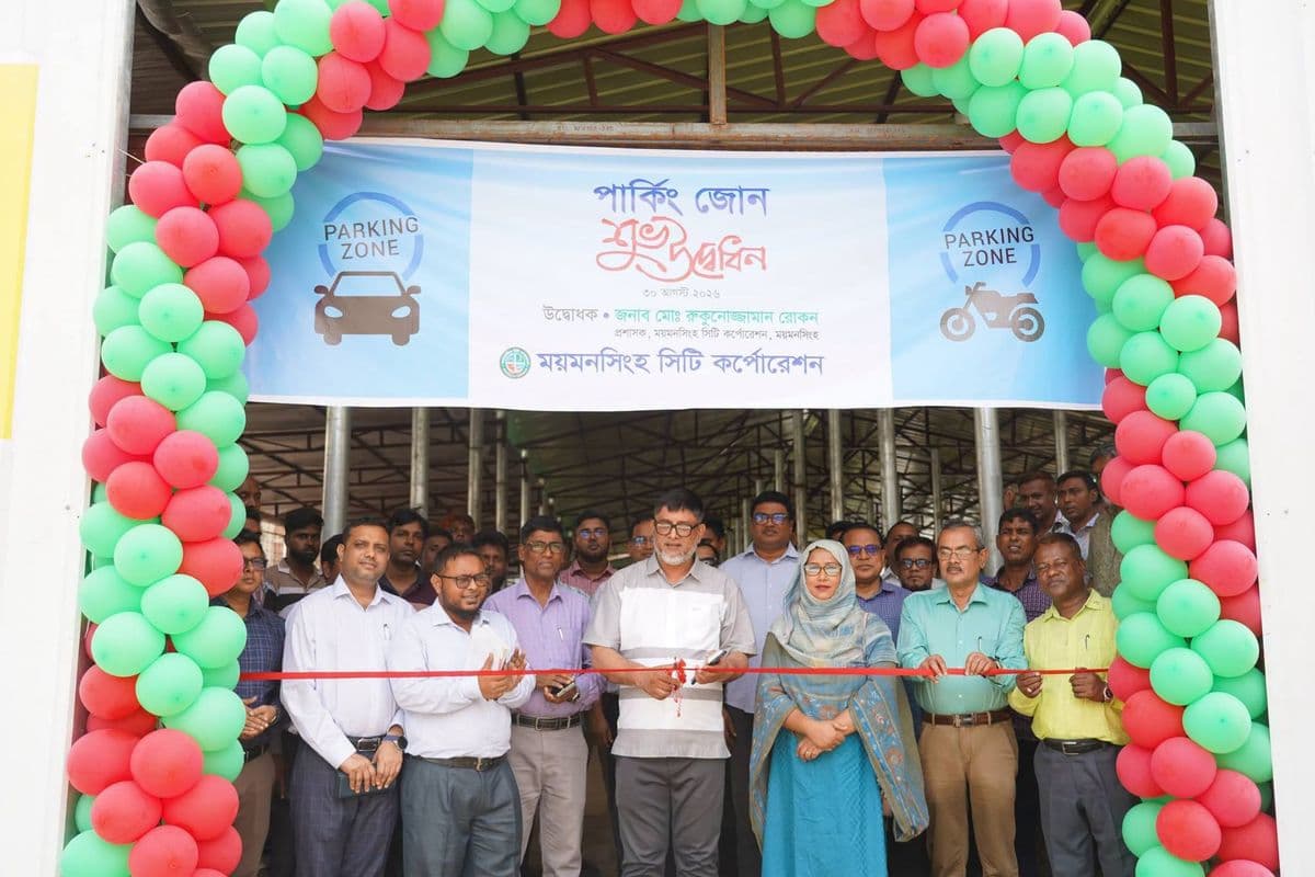 জনসাধারণের সুবিধার্থে সিকে ঘোষ রোডে পার্কিং জোন উদ্বোধন করলেন সিটি প্রশাসক