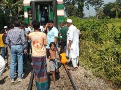 গফরগাঁওয়ে চলন্ত আন্তঃনগর তিস্তা ট্রেনের হুক ভেঙে বগি বিচ্ছিন্ন