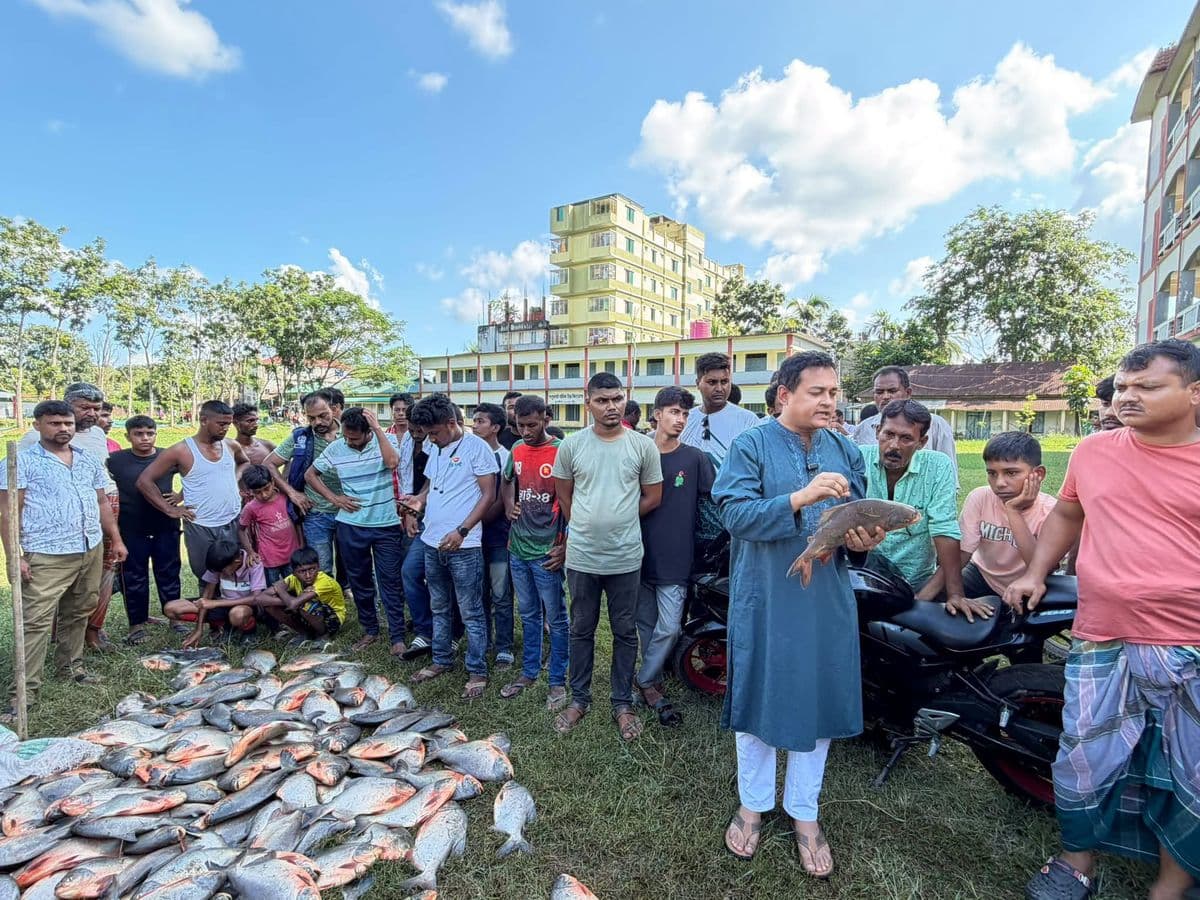 হালুয়াঘাটে স্কুলের পুকুর হতে নিষিদ্ধ ১০ মণ পিরানহা জব্দ