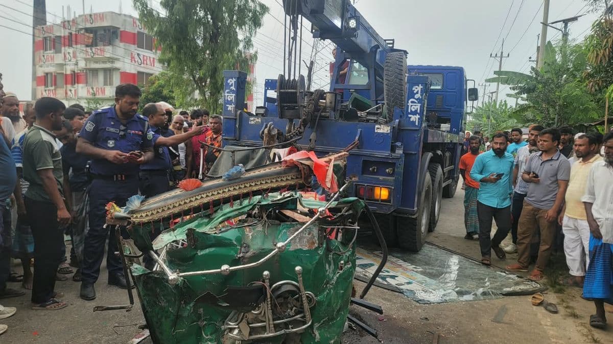 ময়মনসিংহে বাস ও সিএনজি অটোরিকশার মুখোমুখি সংঘর্ষে ৭ জন নিহত
