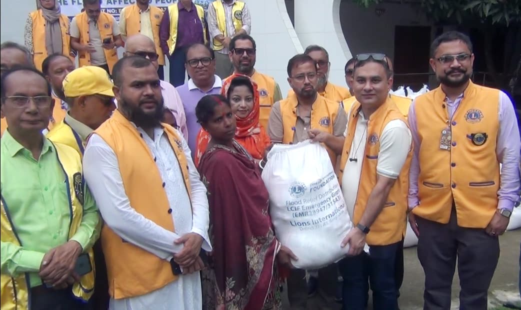 ময়মনসিংহে দু’শতাধিক ক্ষতিগ্রস্তদের মাঝে লায়ন্স ক্লাবের ত্রাণ সামগ্রী ও কৃষি পণ্য বিতরণ