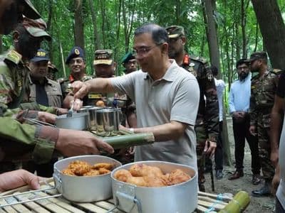 মাঠপর্যায়ের সেনাদের সাথে খাবার খেলেন প্রধানমন্ত্রী তারেক রহমান