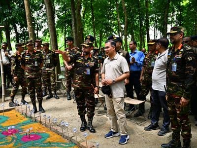সেনাবাহিনীর গ্রীষ্মকালীন মহড়া আকস্মিক পরিদর্শনে প্রধানমন্ত্রী