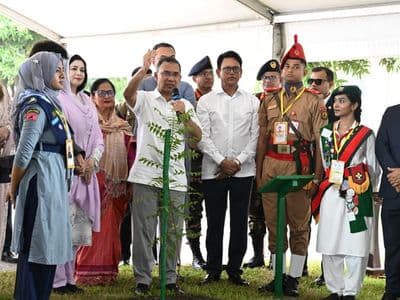 মাধ্যমিক বিদ্যালয়ে বৃক্ষরোপণ কর্মসূচির উদ্বোধন করলেন প্রধানমন্ত্রী