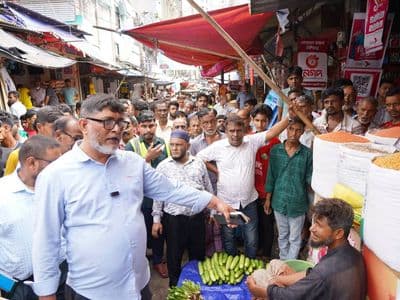 ময়মনসিংহ নগরীর সড়ক দখল করে ব্যবসা, সিটি কর্পোরেশনের অভিযান