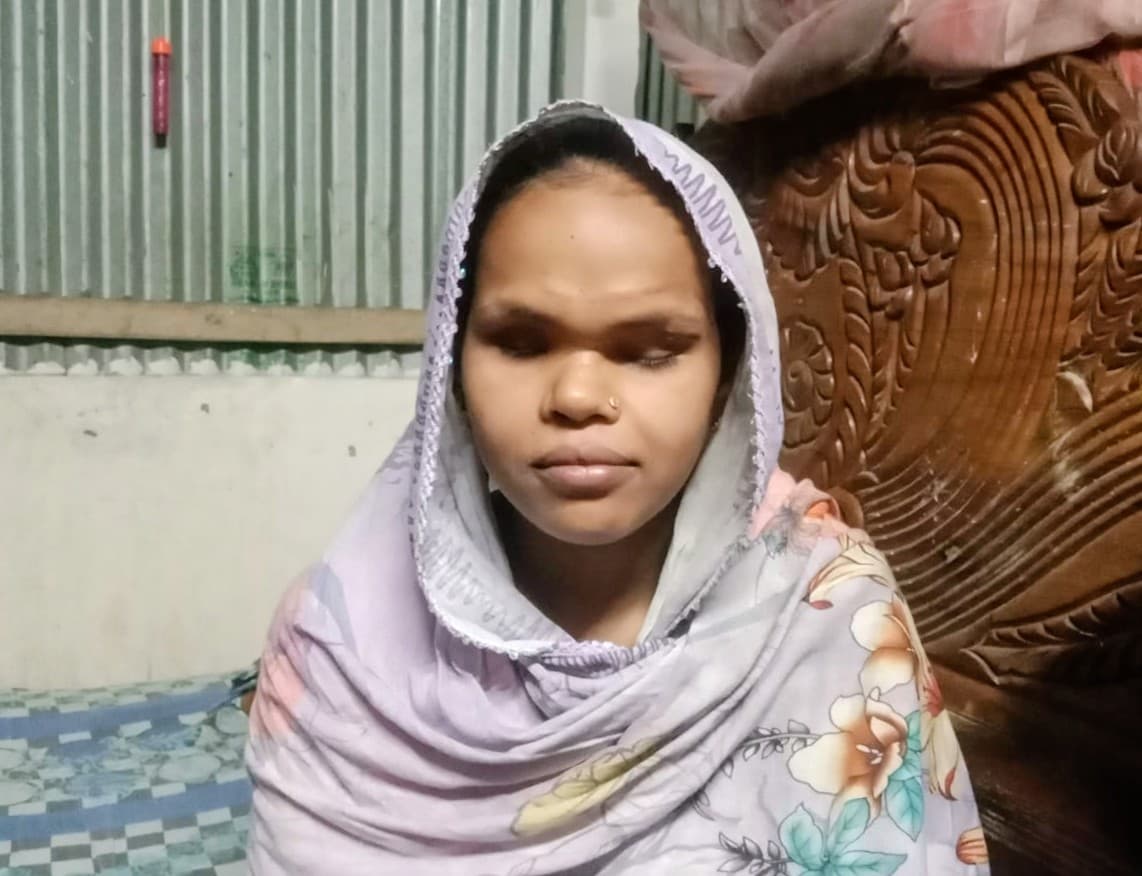চোখের আলো হারিয়েও স্বপ্নের আলোয় এসএসসি পরীক্ষায় সাফল্য রুবিনার