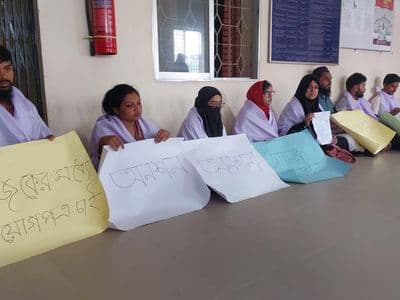 ‘কাফনের কাপড় নিয়ে এসেছি, না খেয়ে মরব, তবু নিয়োগপত্র ছাড়া ফিরব না’