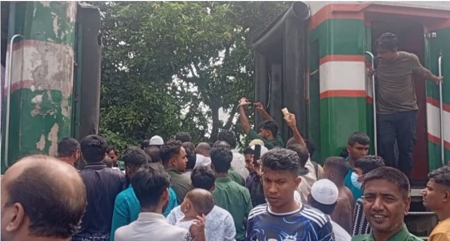 হুক ভেঙে চলন্ত তিস্তা এক্সপ্রেসের বগি বিচ্ছিন্ন