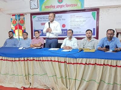 সাংবাদিক কল্যাণ ট্রাস্টের চেক বিতরণ : সামাজিক সচেতনতা সৃষ্টির জন্য দায়িত্বশীল সাংবাদিকতার কোনো বিকল্প নেই-ডিসি