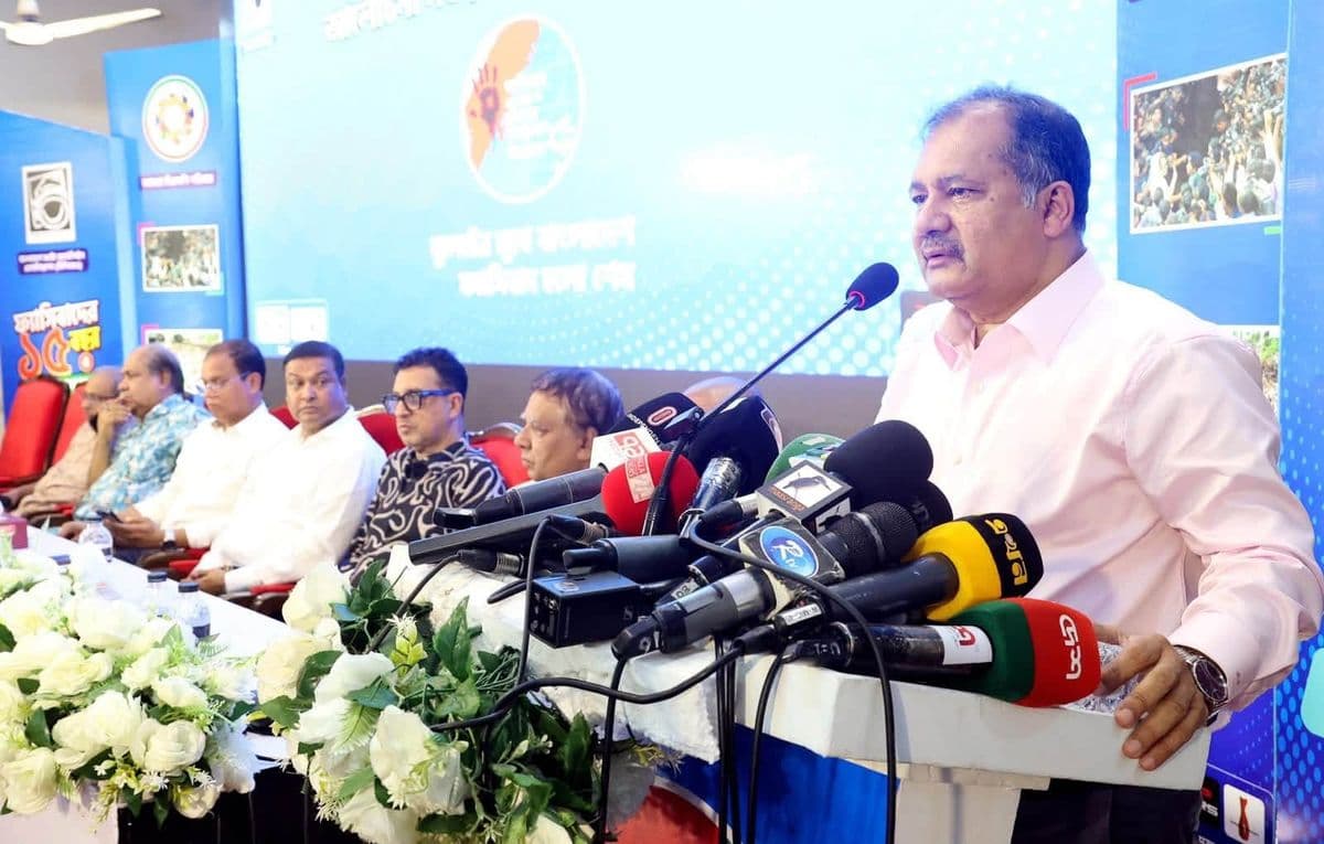 চক্রান্ত না করে দেশ গড়ার কাজে আত্মনিয়োগ করুন : তথ্যমন্ত্রী