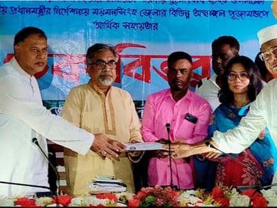 ময়মনসিংহে ২৫৭ পূজামণ্ডপে জেলা পরিষদের অনুদান